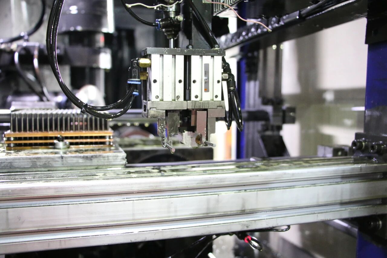 SCI论文丨基于蜜獾算法的永磁同步电机控制参数在线优化方案及部署研究